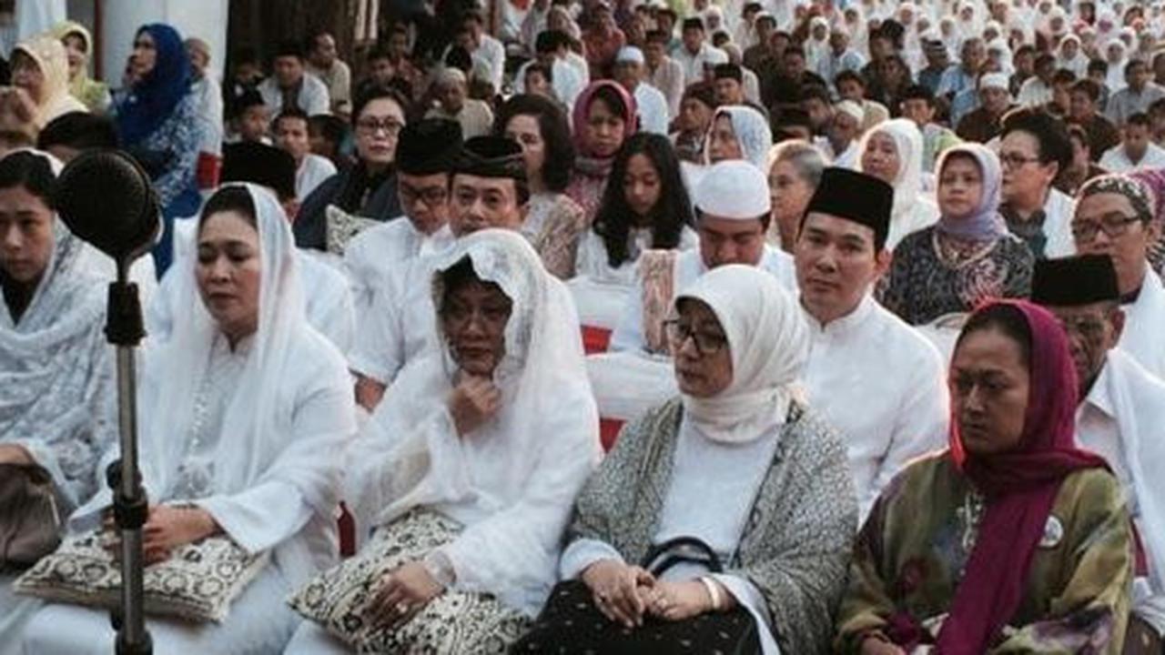 Titik Soeharto : Pesan bapak dulu agar selalu memakmurkan masjid