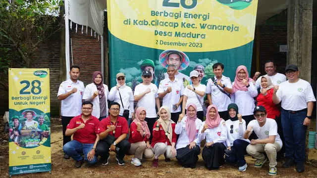 Ultah ke-28 Sunpride dirayakan dengan pengobatan gratis, bagi-bagi mesin alat pertanian dan traktor, dan alat sekolah di Desa Madura, Cilacap, Jawa Tengah. (Foto: Liputan6.com/SSN)