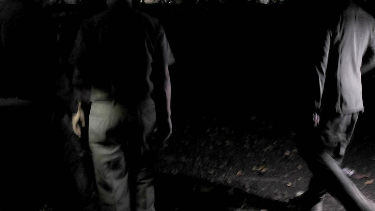 Petugas Satuan Polisi Pamong Praja (Satpol PP) melakukan penjagaan ketat di Hutan Kota UKI Cawang, Jakarta TImur, pada Selasa (25/7/2023) malam. Hal ini dilakukan setelah lokasi tersebut diduga menjadi tempat berkumpulnya kelompok lesbian, gay, biseksual,