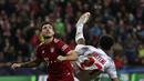 Bek Bayern Munchen Lucas Hernandez berebut bola dengan penyerang Red Bull Salzburg Karim Adeyemi dalam leg pertama 16 besar Liga Champions di Red Bull Arena, Kamis dini hari WIB (17/2/2022). Bayern Munchen meraih hasil imbang 1-1 saat bertandang ke markas RB Salzburg. (AP Photo/Alexandra Beier)