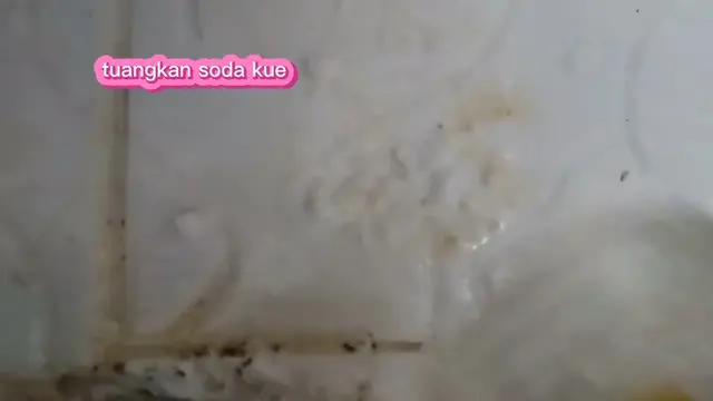 Tanpa Sitrun, Ini Cara Bersihkan Kerak pada Lantai Kamar Mandi dengan 2 Bahan Dapur