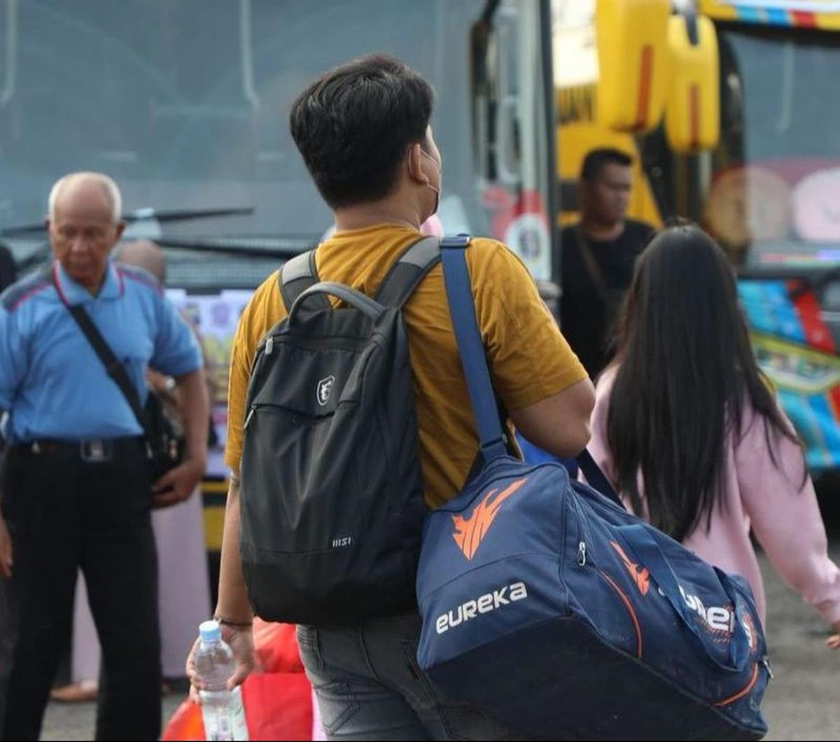 "Yang paling banyak adalah karyawan swasta dengan ruang penghasilan antara Rp3 juta sampai Rp5 juta dan pendidikan SMA," ujar Robby.