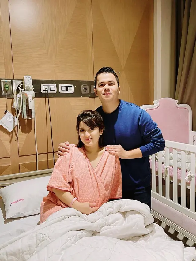 Rosiana Dewi Melahirkan