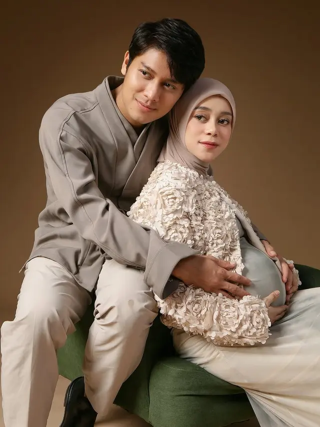 6 Potret Maternity Shoot Lesti Kejora dalam Dua Tema, Putih dan Cokelat yang Elegan