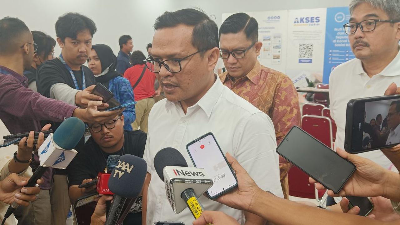 "Keluarnya PP 35 tahun 2023 yang mengatur penggunaan 10 persen pendapatan pajak kendaraan bermotor harus digunakan Pemerintah Daerah untuk perbaikan atau pembangunan transportasi,"&nbsp;