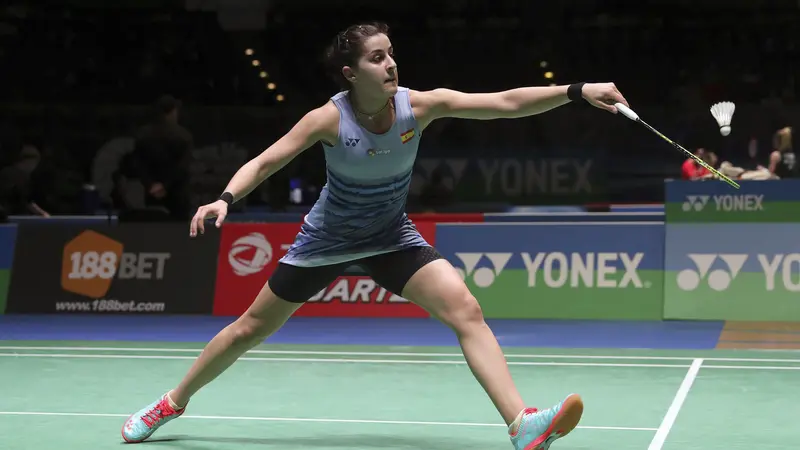 Juara tunggal putri Olimpiade 2016 Carolina Marin dikalahkan Ratchanok Intanon pada perempat final All England 2017. 