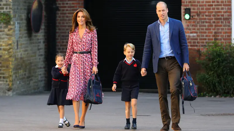 Kate Middleton Kenakan Gaun Rp3,7 Juta Saat Antar Putri Charlotte ke Sekolah