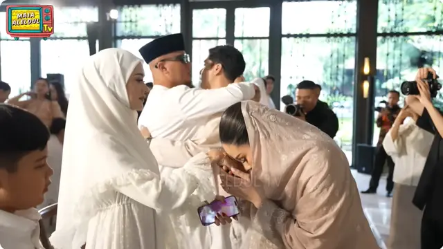 6 Potret Gamis dan Kebaya Mulan Jameela di 7 Bulanan Alyssa Daguise, Menawan