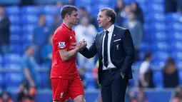  Brendan Rodgers and James Milner saat Laga melawan Everton di Goodison Park, Minggu (05/10/2015). (Action Images via Reuters / Lee Smith)