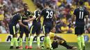 Runner-up Premier League musim lalu, Arsenal akhirnya berhasil meraih tiga poin perdana usai menaklukkan tuan rumah Watford 3-1. Gol kemenangan The Gunners dicetak oleh Santi Cazorla, Alexis Sanchez dan Mesut Ozil. (Reuters/Hannah McKay)