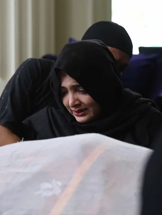 Meski masih dalam suasana duka, Ashanty menjelaskan kematian ibundanya. Ia membantah kabar sebelumnya, sang ibu meninggal lantaran terjatuh dikamar mandi. (Nurwahyunan/Bintang.com)