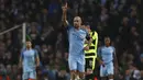 Pemain Manchester City, Pablo Zabaleta merayakan golnya ke gawang Huddersfield Town pada laga Piala FA putaran kelima di Etihad stadium, Manchester, Wednesday, (1/3/2017). Man.City menang 5-1. (AP/Dave Thompson)