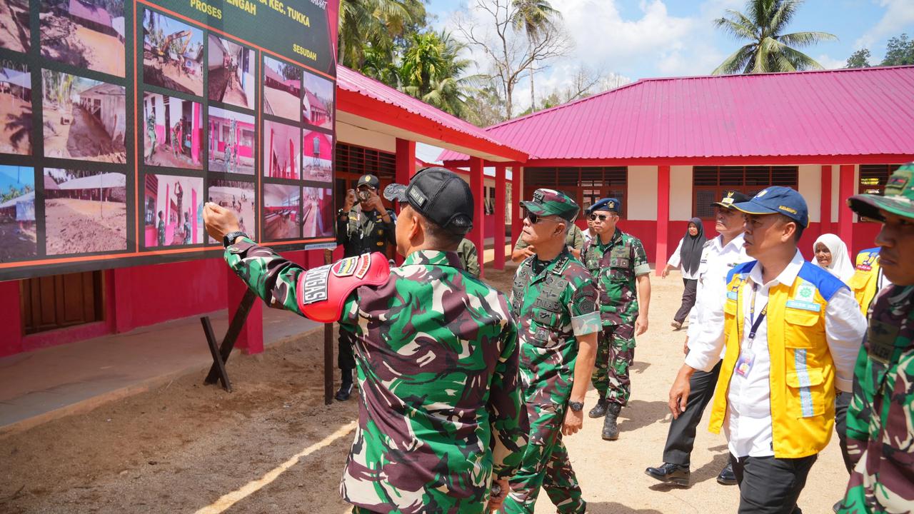 Wakasatgas PRR Letjen TNI Richard Tampubolon meninjau penanganan bencana banjir serta pemulihan infrastruktur tiga kabupaten di Sumatera Utara