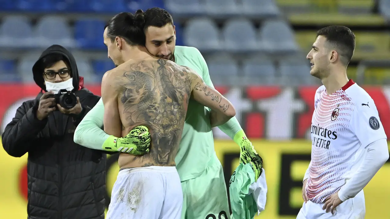 FOTO: Cetak Brace, Zlatan Bawa AC Milan Tundukkan Cagliari 2-0