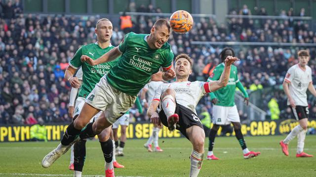 Foto: Melihat Solidnya Permainan Plymouth Argyle, Juru Kunci Championship yang Singkirkan Liverpool dari Piala FA
