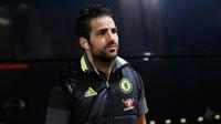 Pemain asal Spanyol, Cesc Fabregas tiba untuk bertanding melawan Sunderland di Liga Inggris di The Stadium of Light  (14/12/2016). Fabregas menjadi pemain ke empat yang sukses mengoleksi 100 asisst di Liga Inggris. (Reuters/Lee Smith)