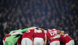 Kemenangan ini membuat Arsenal semakin kukuh di puncak klasemen Liga Inggris dengan mengoleksi 67 poin. (AP Photo/Alastair Grant)