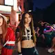 Lisa dan Jennie BLACKPINK kenakan jersey sambil pamer perut rata (YouTube BLACKPINK)