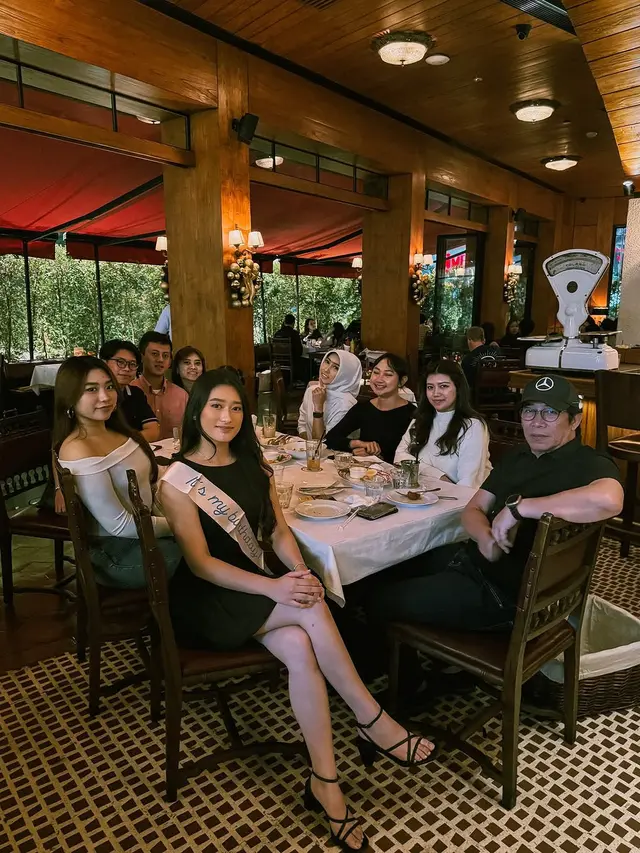 6 Potret Amanda Caesa di Ultah ke-22, Parto Patrio Beri Kejutan Birthday Lunch