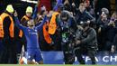 Gelandang Chelsea, Willian, merayakan gol ke gawang Barcelona pada laga Liga Champions di Stadion Stamford Bridge, London, Selasa (20/2/2018). Chelsea sementara unggul 1-0 atas Barcelona. (AFP/Ian Kington)