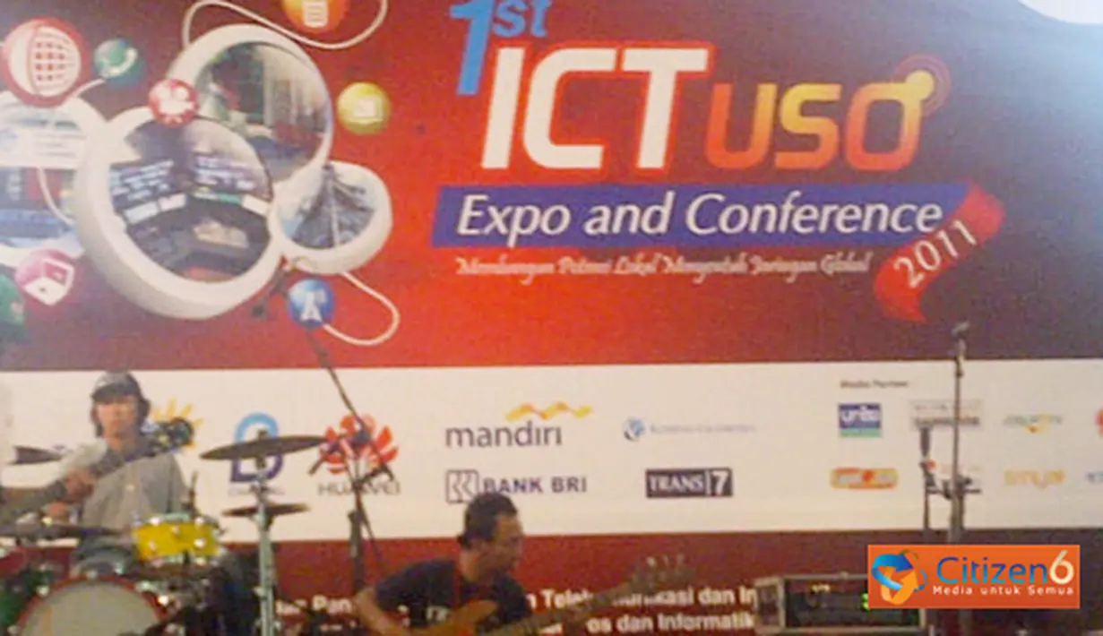Pameran1st ICT USO Expo and Conference 2011 telah dibuka oleh Menteri Komunikasi dan Informatika, Tifatul Sembiring, dengan tema "Membangun Potensi Lokal Menyentuh Jaringan Global" 