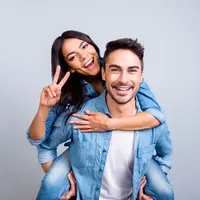 ilustrasi couple romantis/Roman Samborskyi/Shutterstock