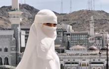 Meski Bercadar, Celine Evangelista Tetap Terlihat Cantik dan Anggun Pakai Gamis Putih saat Jalani Umrah Perdana