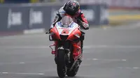 Johann Zarco usai memastikan finis kedua balapan MotoGP Prancis. (JEAN-FRANCOIS MONIER / AFP)