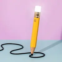 Unik banget! Pensil raksasa ini bisa buat menerangi ruangan rumahmu. (Via: boredpanda.com)