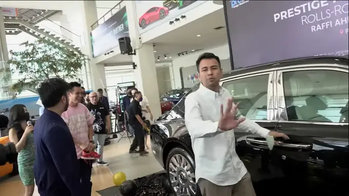 [Fimela] Mobil baru Raffi Ahmad