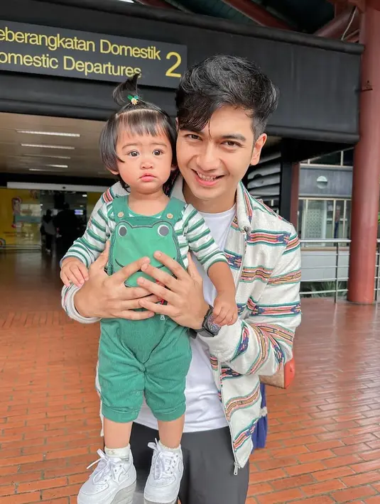 Kabar perpisahan itu semakin menguat di mana, Teuku Ryan dan Ria Ricis sepakat membagi waktu pertemuan dengan Moana. 4 hari bersama Ricis, 4 hari lagi bersama Teuku Ryan