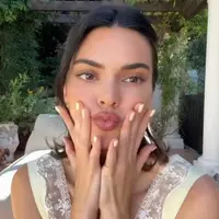 Tampilan Kendall Jenner Jadi Inspirasi Makeup Elegan. (Foto/Dok: @kendalljenner Instagram)