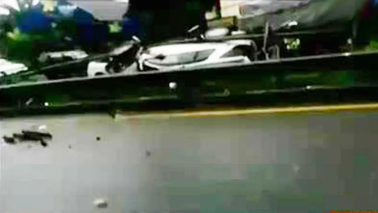 Fortuner Tabrak Tiang Listrik