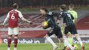 Gelandang Leeds United, Helder Costa (kedua dari kanan) melakukan selebrasi usai mencetak gol kedua timnya ke gawang Arsenal dalam laga lanjutan Liga Inggris 2020/21 pekan ke-24 di Emirates Stadium, London, Minggu (14/2/2021). Leeds United kalah 2-4 dari Arsenal. (AP/Catherine Ivill/Pool)