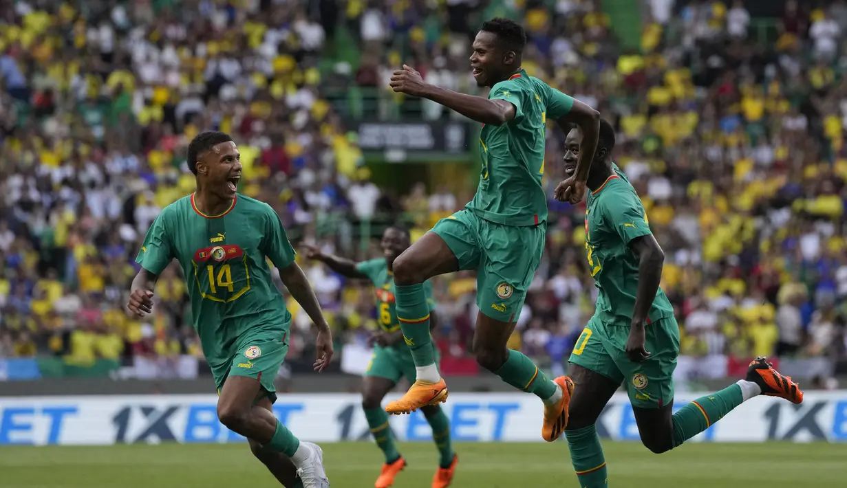 Gol Senegal dicetak oleh H. Diallo (22'), Marquinhos (OG) dan Sadio Mane (55' dan 90').  (AP Photo/Armando Franca)
