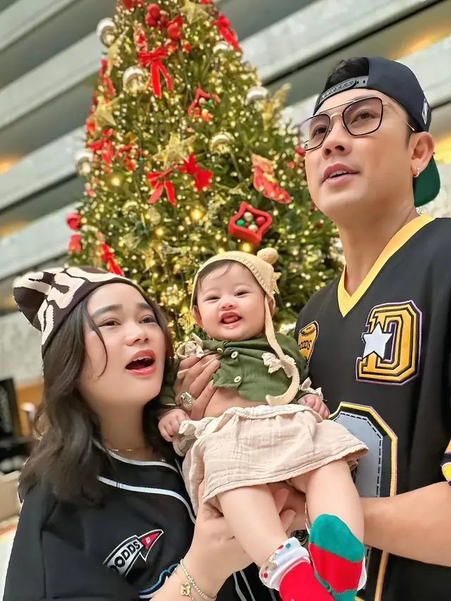 5 Gaya Seleb Rayakan Natal 2024 dengan Anggota Keluarga Baru,  Patricia Gouw hingga Shanju Eks JKT48