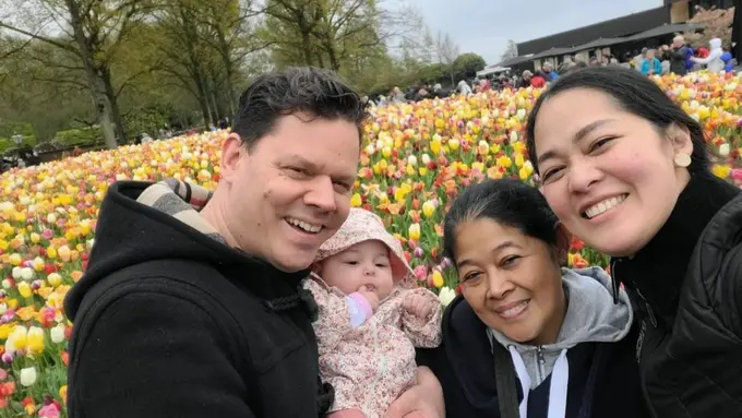 Potret Nevos Setyaningrum pergi ke Keukenhof bersama Gracia Indri, Jeffrey Slijpen, dan Nova (Sumber: Instagram/graciaz14)