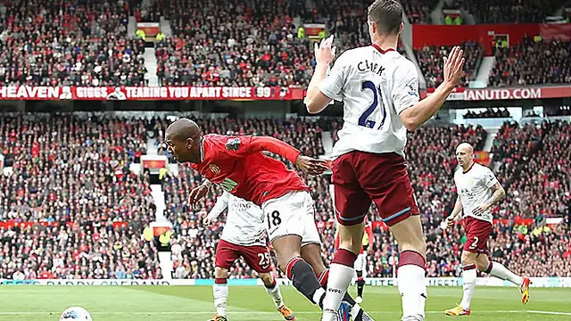 ashley-young-131108b.jpg