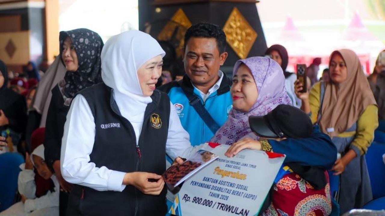 Gubernur Khofifah Salurkan Bantuan Sosial Jawa Timur Rp8,35 Miliar, Perkuat Ekonomi Tuban