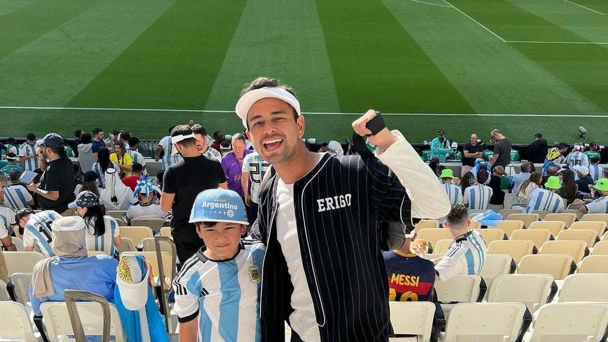 7 Potret Rafathar Nonton Pertandingan Argentina, Tetap Tersenyum Meski ...