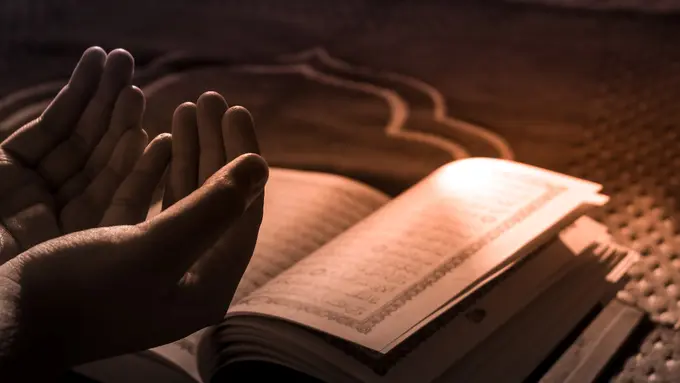 Tentramkan jiwa dengan 4 macam bacaan Sholawat Nabi berikut ini.