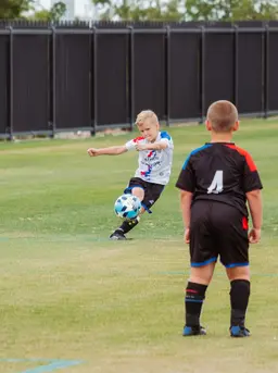 Ilustrasi anak disabilitas bermain bola. Photo by NeONBRAND on Unsplash