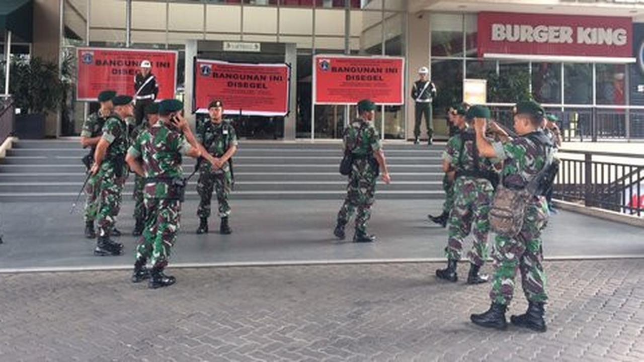 Pegawai Tebet Green ngeluh proses evakuasi barang diawasi TNI