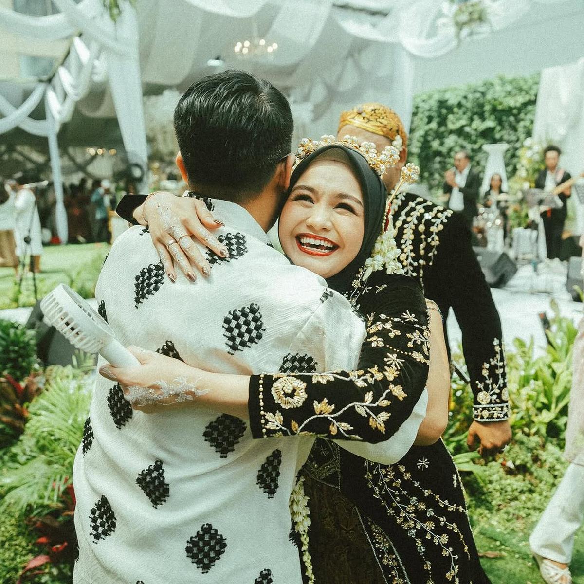 Salma Salsabil Menikah, 7 Potret Nino Kayam Hadir di Acara Resepsi Sebut Bak Restu Semesta