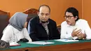 Novel Baswedan (tengah) saat akan menjalani sidang perdana praperadilan Novel Baswedan di Pengadilan Negeri Jakarta Selatan, Kamis (4/6/2015). (Liputan6.com/Helmi Afandi)