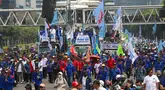 Sejumlah buruh membawa poster saat mengikuti aksi unjuk rasa di kawasan Jalan Jenderal Sudirman, Jakarta Pusat, Kamis (24/9/2026). Aksi tersebut digelar untuk menyampaikan aspirasi terkait perlindungan dan kepastian hukum bagi pekerja. (KLY/Budy Santoso)