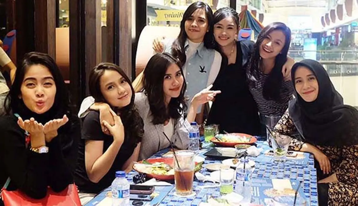 (Instagram/ryana_dea)