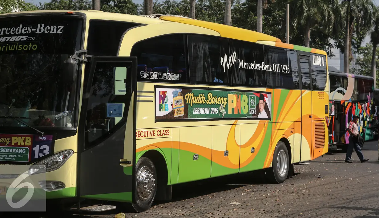Penampakan bus mudik gratis PKB, Jakarta, Selasa (13/7/2015). Sebanyak 30 bus dipersiapkan untuk membawa 1.500 pemudik dengan tujuan kota-kota besar di Jawa Tengah dan Jawa Timur. (Liputan6.com/Faizal Fanani)