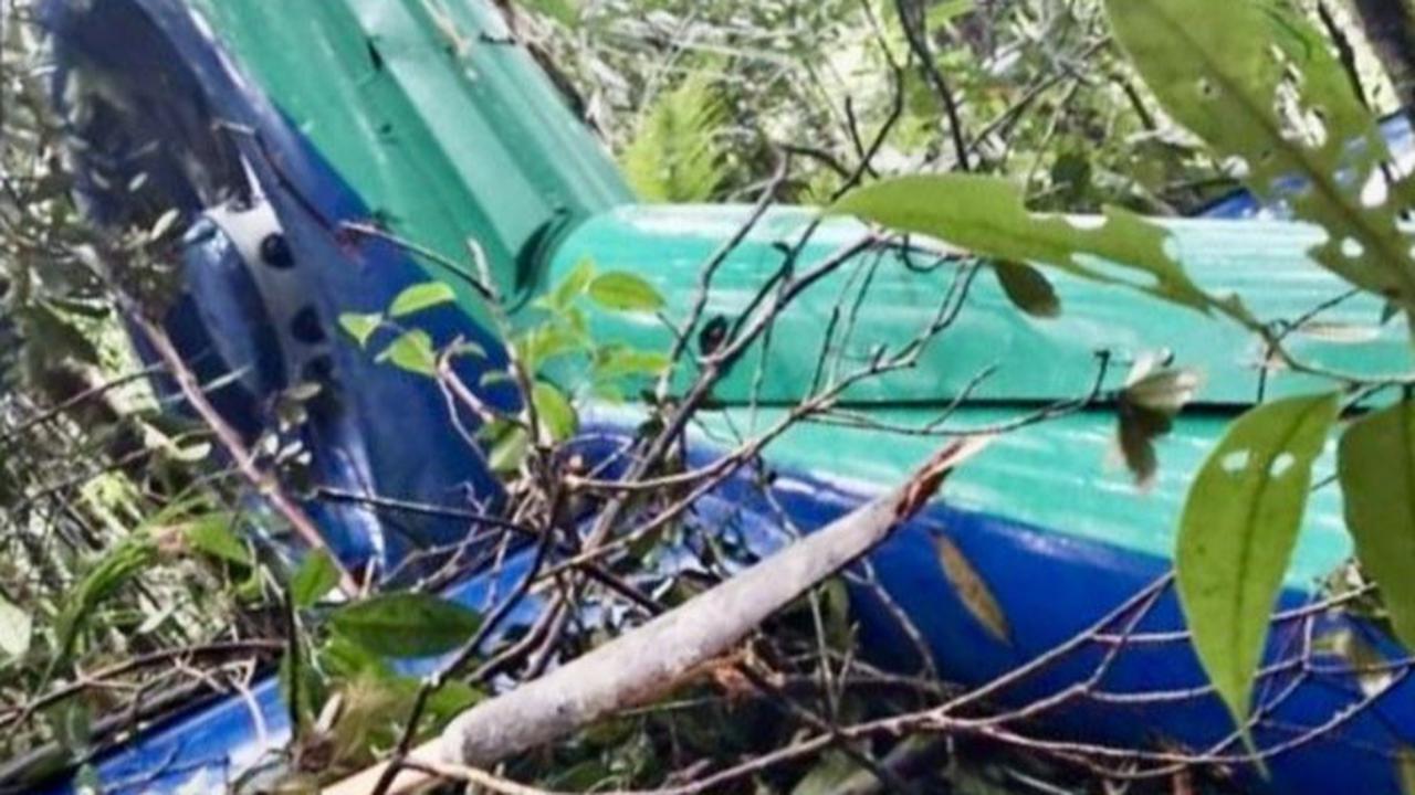 Proses Evakuasi Bangkai Helikopter Jatuh di Kalsel Berlangsung Dramatis di Tengah Guyuran Hujan