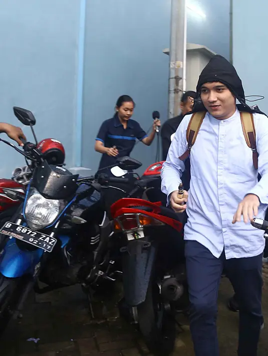 Oleh mantan kekasihnya, kemarahan Egi diduga lantaran tidak terima dengan keputusan Caca yang ingin mengakhiri kisah cintanya. (Nurwahyunan/Bintang.com)